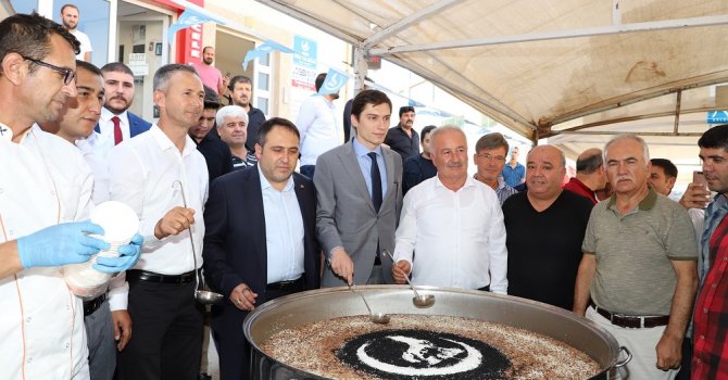 Başkan Şahin, aşure etkinliğine katıldı