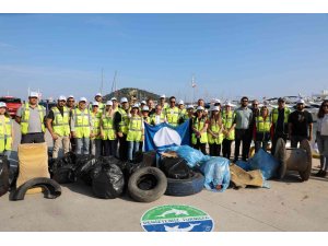 Balıkçı Barınağı’ndan 200 kilogram atık toplandı