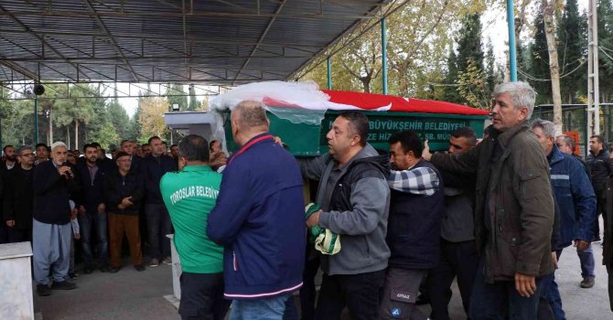 Okulda öldürülen öğrenci, beyaz duvağıyla son yolculuğuna uğurlandı