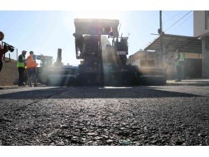 Akdeniz’de sıcak asfalt serimi başladı