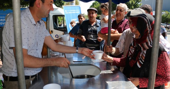 Büyükşehir Belediyesi sanayi esnafına aşure ikram etti
