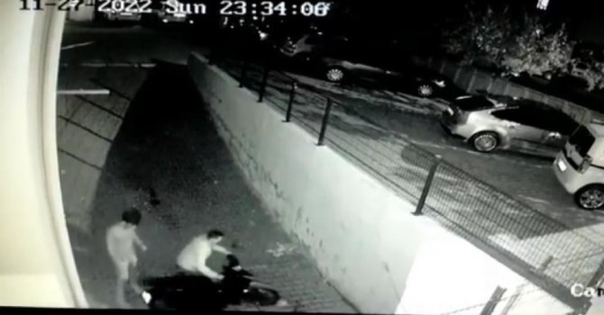 Motosiklet hırsızları güvenlik kamerasına yakalandı