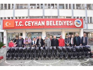 Ceyhan’da ihtiyaç sahiplerine tekerlekli sandalye
