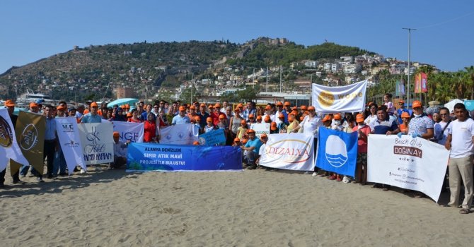 Büyükşehir plajları temizledi