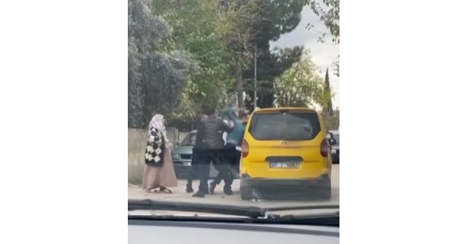 Ticari taksi şoförü tartıştığı şahıs tarafından yumruklandı