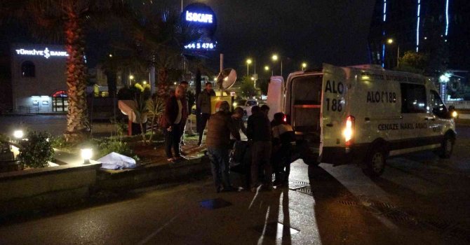 Çalışmak için Antalya’ya geldi, arkadaşlarını beklerken hayatını kaybetti