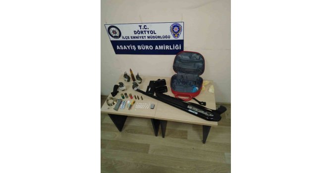 Hatay’da 4 adet el bombası ele geçirildi