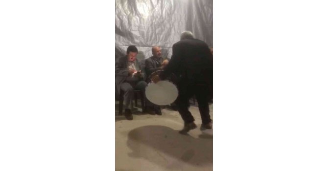 Düğünde davul çalarken kalp krizi geçirdi: O anlar kamerada