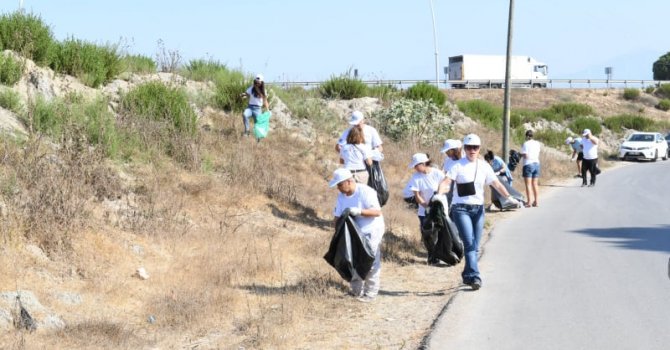 Dünya Temizlik Günü’nde sahil temizliği