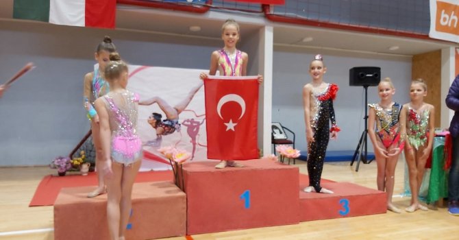 Ritmik cimnastik takımı Bosna Hersek’ten 11 madalya ile döndü