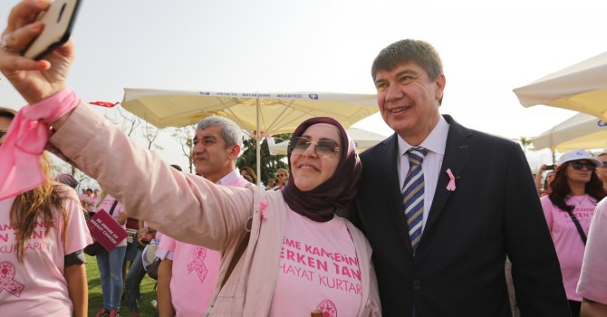 Meme kanserine  karşı yürüdüler