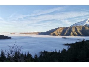 Berit Dağı sise büründü