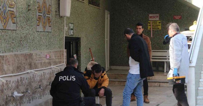 30 yaşındaki genç, cami tuvaletinde ölü bulundu