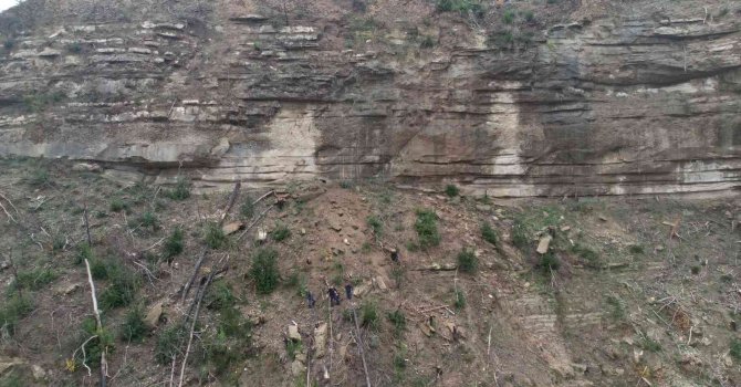 70 metrelik kayalıklardan düşen adamı jandarma dron ile buldu