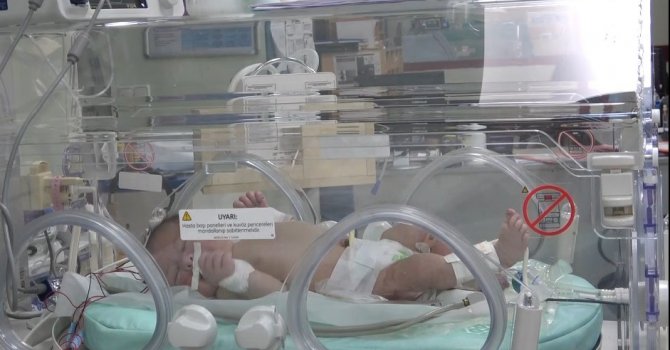 Kapı önüne bırakılan bebeğin genel durumu kritik