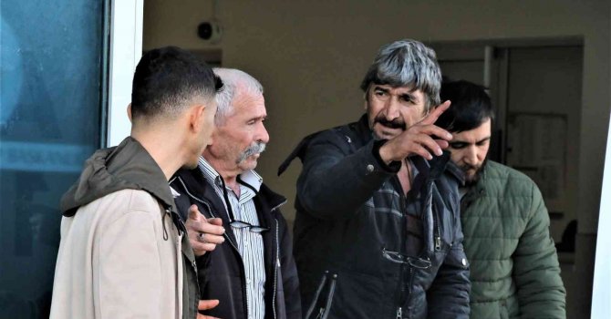 (Düzeltme) Bugün servis edilen "Üniversite mezunu 23 yaşındaki Emine kalp krizine yenik düştü" başlıklı haberimizde, hayatını kaybeden Emine Karayılan’ın fotoğrafları olarak servis edilen 2 kare, kaynağından iptal