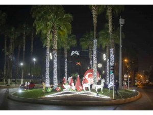 Mersin caddeleri ve sokakları yılbaşı için süslendi