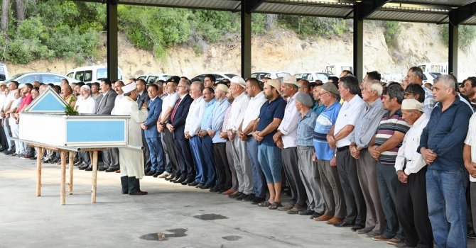 Başkan Şahin’den anneye son görev