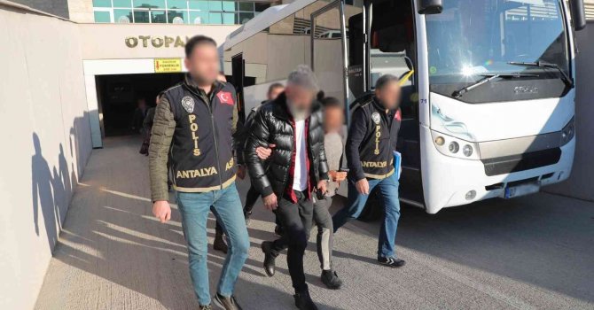Antalya’da aranan 92 şahıs yakalandı
