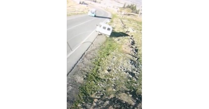 Kahramanmaraş’ta minibüs ile halk otobüsünün çarpıştığı kaza anı kamerada