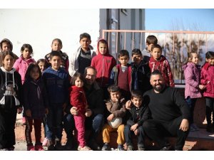 Adanalı kebapçı köy okulunda çocuklara kebap yaptı