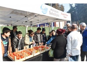 Antakya Belediyesi engelsiz pazar tezgahı kurdu