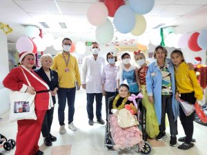 Hastanede tedavi gören çocuklar, eğlenceli anlar yaşadı