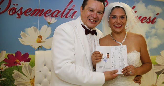 Kuzey Amerika'dan Döşemealtı'na uzanan aşk hikayesi