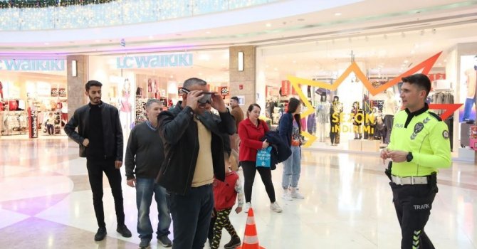 Osmaniye’de alkol gözlüğü takıp penaltı atarak trafik eğitimi aldılar