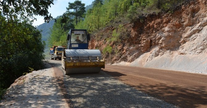 Büyükşehir Belediyesi Alanya Asmaca yolunun asfaltladı