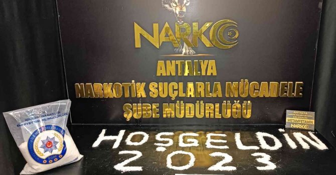 Mama kutusu içinde 5 kilogram uyuşturucu ele geçirildi