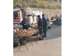 Zabıta pazarlarda fiyat denetimi yaptı