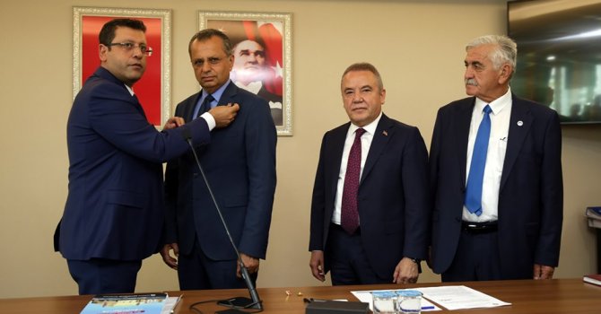 Bilici'nin rozetini Kumbul taktı