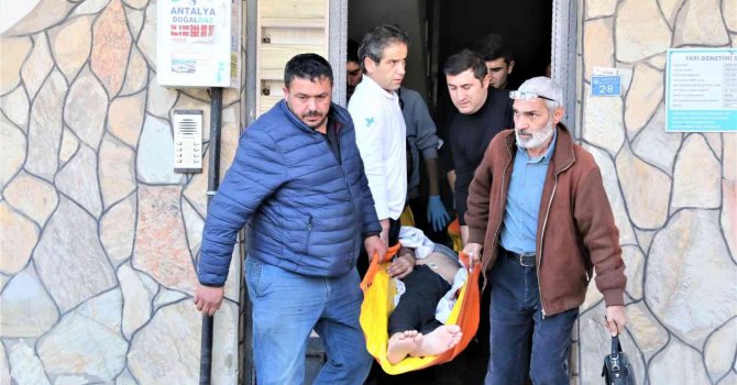 Yakınlarının haber alamadığı tır şoförü, evinde yarı baygın halde bulundu