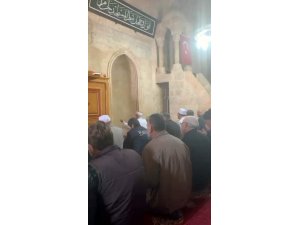 Tarihi camide yağmur duası