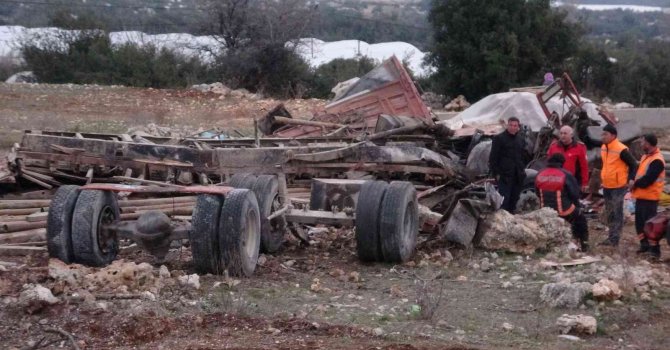 Freni patlayan sondaj kamyonu otomobile çarptı: 1 ölü, 1 ağır yaralı