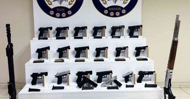 Çeşitli suçlardan aranan şahısların evlerinden cephanelik çıktı