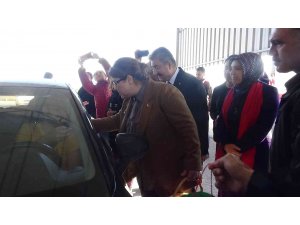 Bakan Yanık "Ceza Yeme Fıstık Ye" dedi, sürücülere Osmaniye fıstığı ikram etti