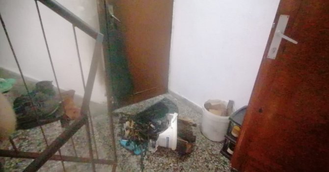 Yaşlı kadının evinin odun ve çıra dolu kovayla yakılmaya çalışıldığı iddiası