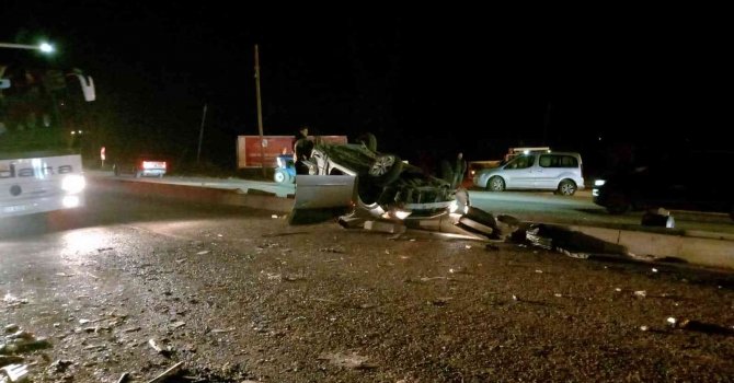 Adana’da yolcu minibüsü ile otomobil çarpıştı: 13 yaralı