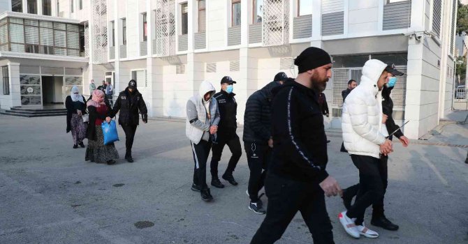 Mersin’deki asayiş operasyonunda 13 şüpheli tutuklandı