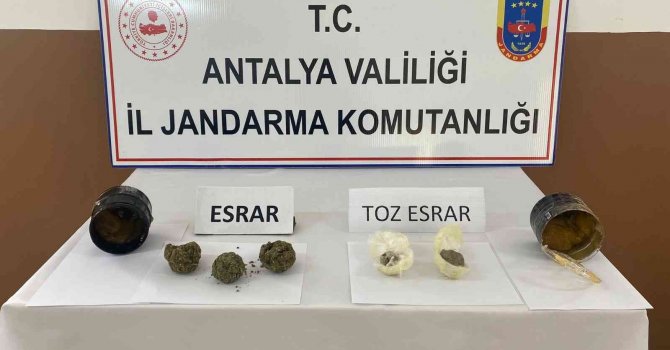Jöle kutusunun içinden uyuşturucu çıktı