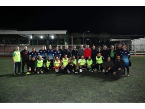 Protokol ve gazeteciler dostluk maçında bir araya geldi