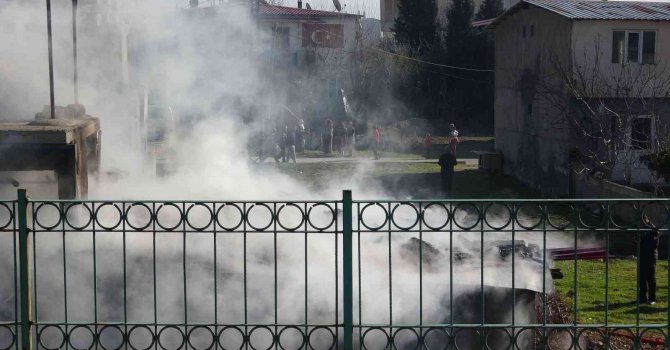 Kahramanmaraş’ta evin deposu yandı