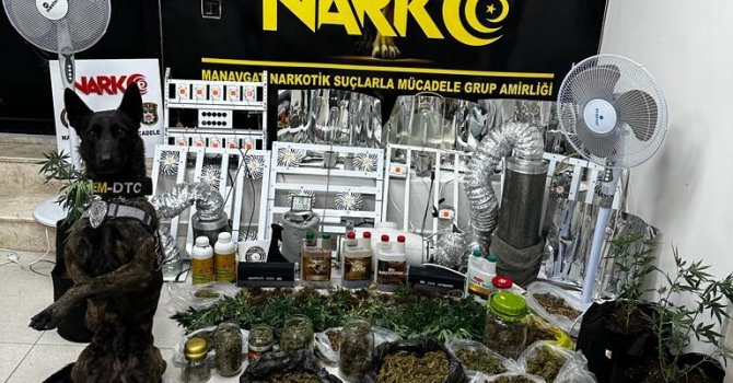 Evinin iki odasını uyuşturucu imalathanesine çevirdi