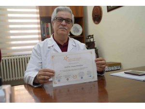 Yeni bir hastalık bulan Prof. Dr. Demirhan’a "Yenilikçi Temel Bilimler Ödülü"