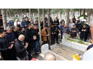 Ünlü müzisyen Hakan Yelbiz memleketi Mersin’de toprağa verildi