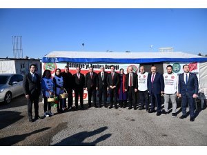 Tanıtım için sürücülere Osmaniye yer fıstığı dağıtıldı