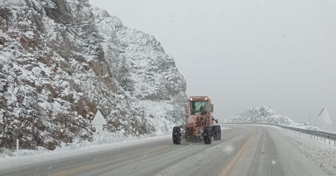 Antalya’ya-Konya karayolunda kar yağışı