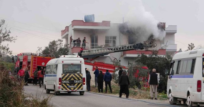 Sobadan kaynaklı yangın çıktı, 2 kadın dumandan etkilendi